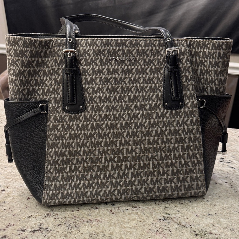 Michael Kors Voyager East/West Tote